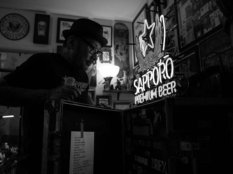 Tokyo Hiro with Sapporo Beer sign